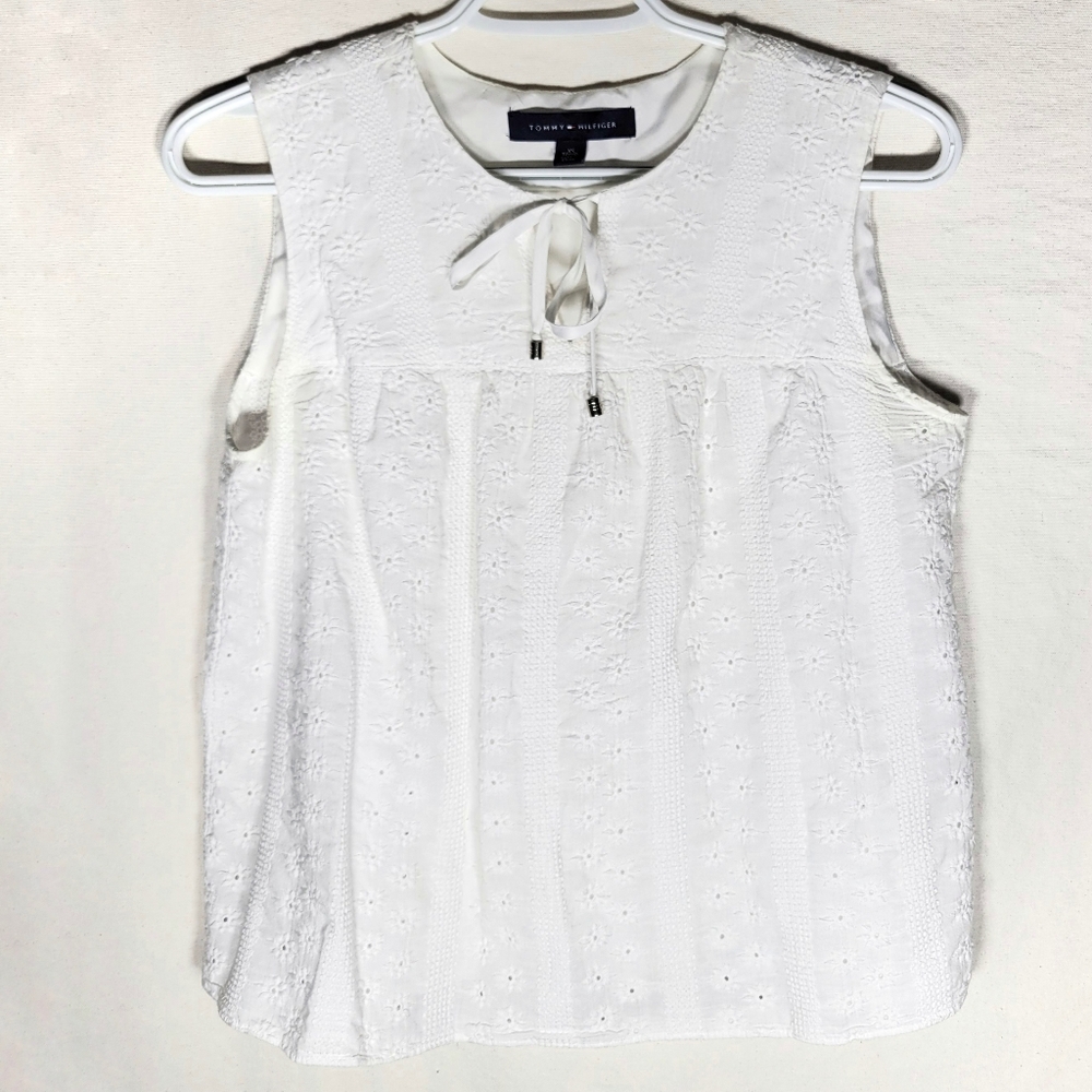 Tommy Hilfiger white sleeveless blouse eyelet lace keyhole neckline tanktop XS